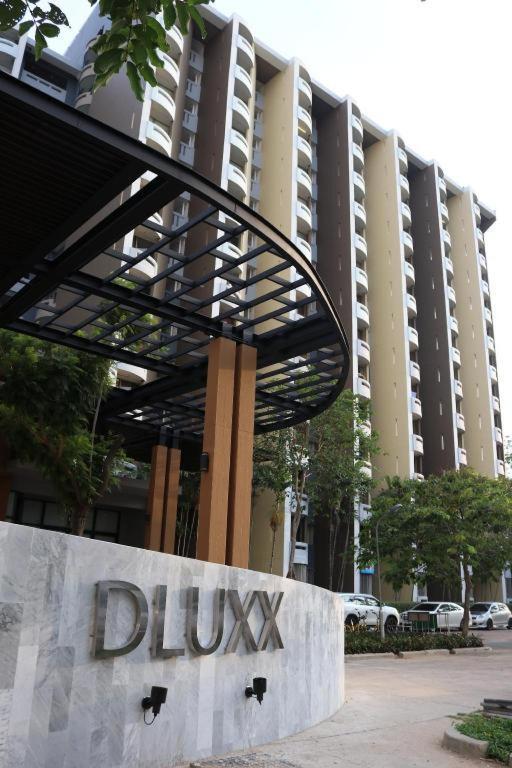 Dluxx Thammasat Hotel Pathum Thani Exterior photo